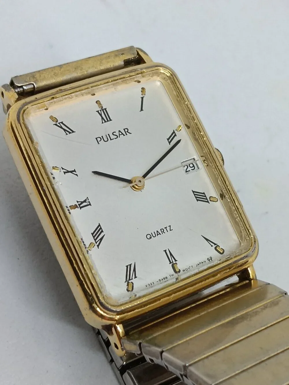 VINTAGE 1988 Pulsar V322-5300 Women's 25 mm x 30 mm Gold Tone Quartz Tank Watch